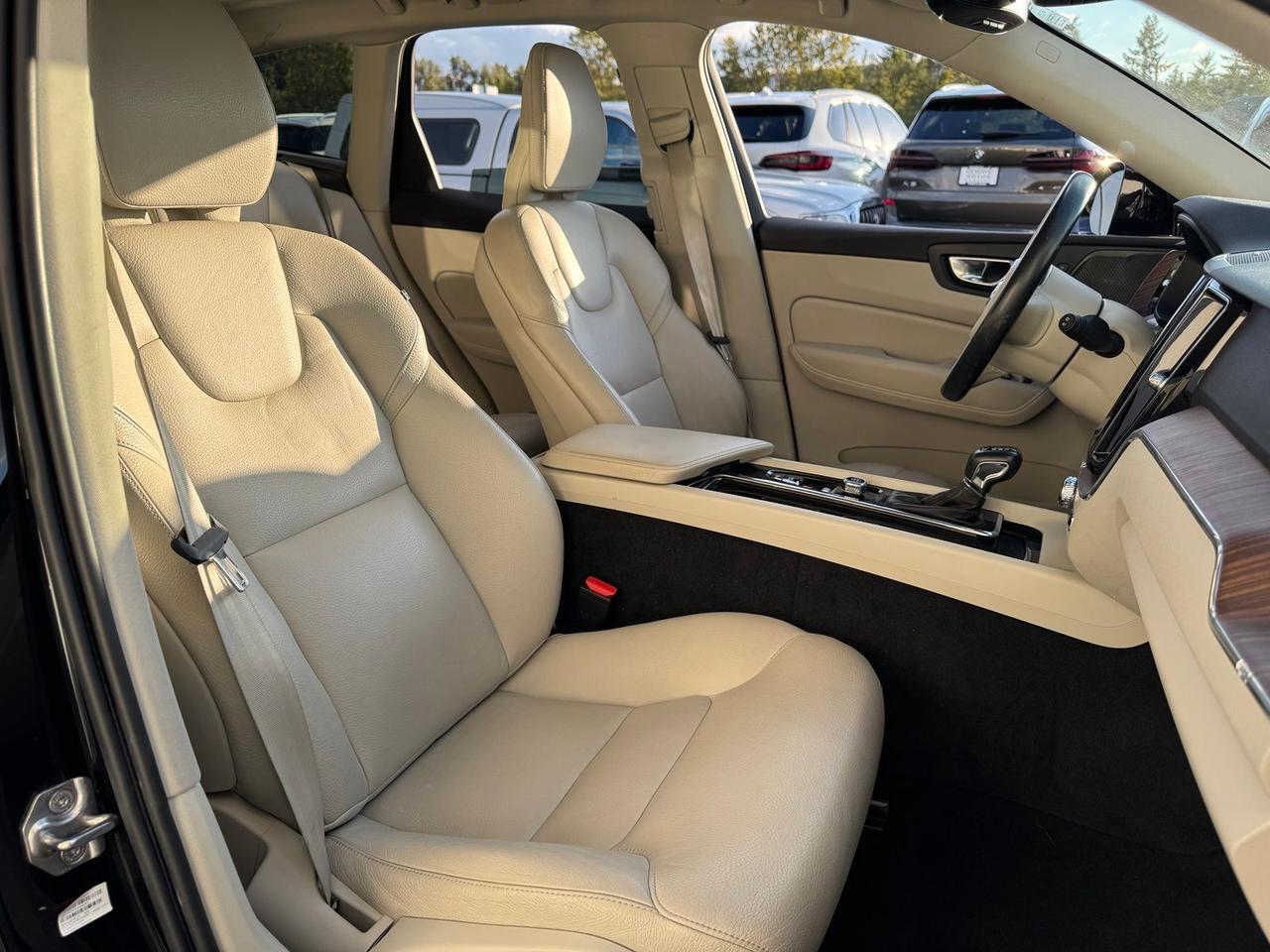 2021 Volvo XC60 T6 Momentum Gladstone OR