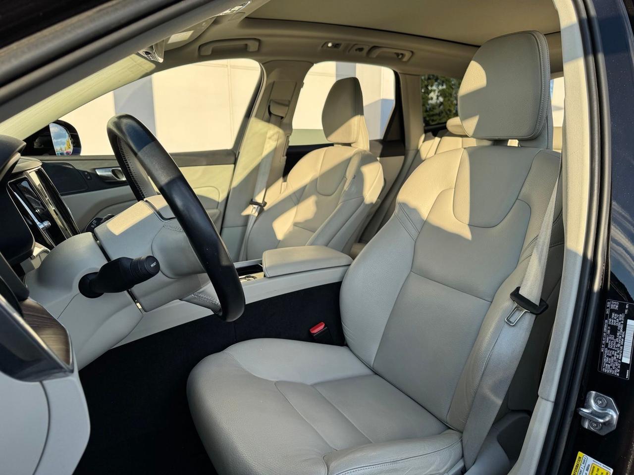 2021 Volvo XC60 T6 Momentum Gladstone OR