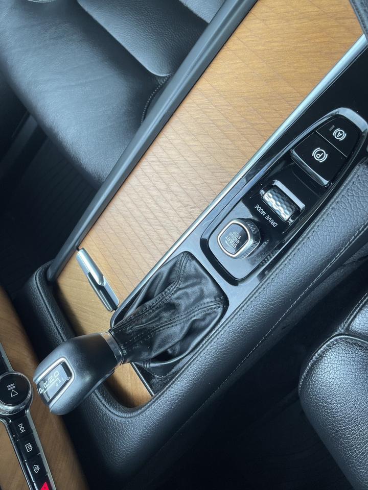 2021 Volvo XC90 MOMENTUM~1 OWNER~LEATHER INTERIOR~NAVIGATION~20 WHEELS~ONLINE FINANCE AND SHIPPING AVAILABLE!!!!! Sarasota FL