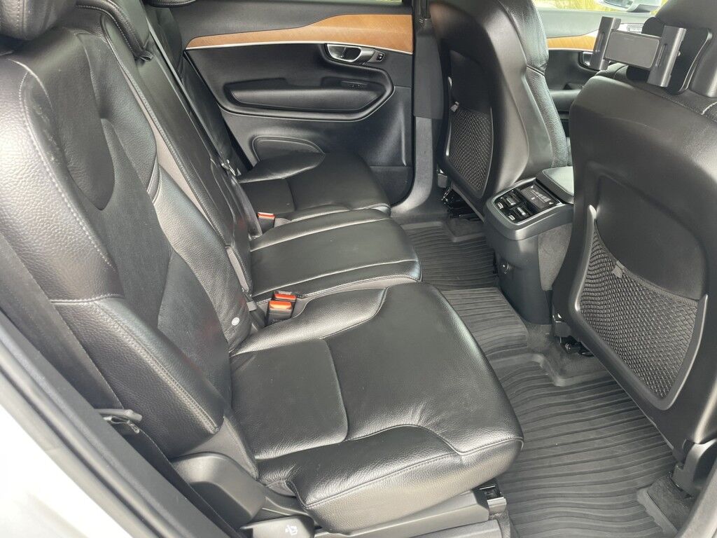 2021 Volvo XC90 MOMENTUM~1 OWNER~LEATHER INTERIOR~NAVIGATION~20 WHEELS~ONLINE FINANCE AND SHIPPING AVAILABLE!!!!! Sarasota FL