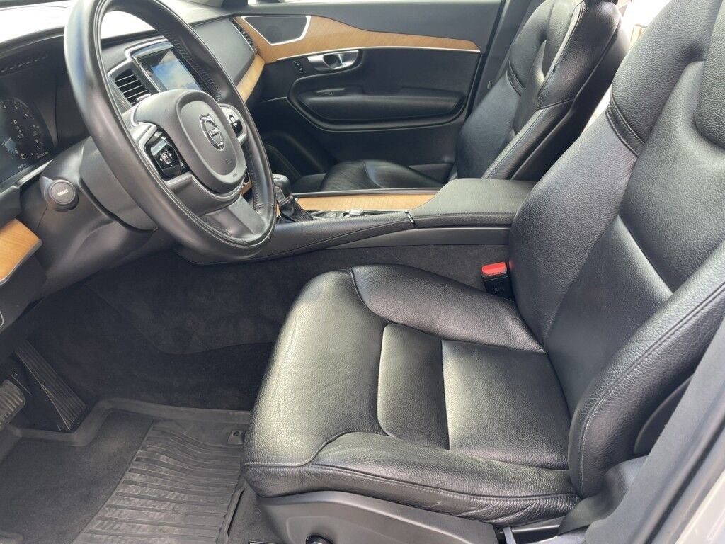 2021 Volvo XC90 MOMENTUM~1 OWNER~LEATHER INTERIOR~NAVIGATION~20 WHEELS~ONLINE FINANCE AND SHIPPING AVAILABLE!!!!! Sarasota FL