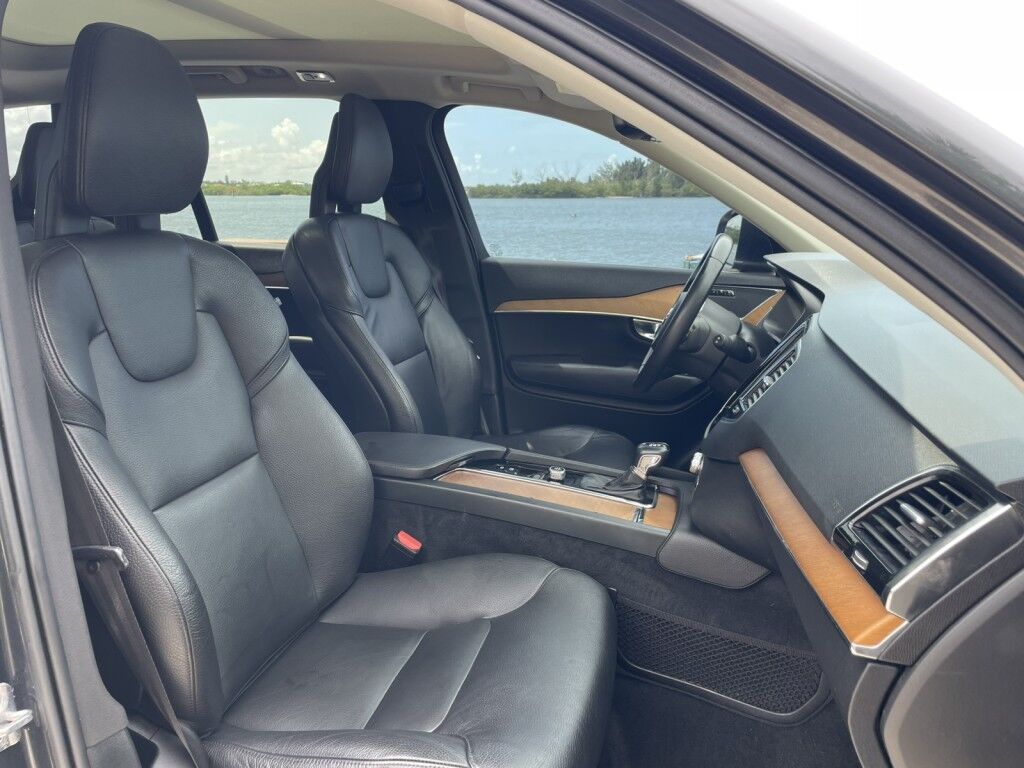 2021 Volvo XC90 Momentum Sarasota FL
