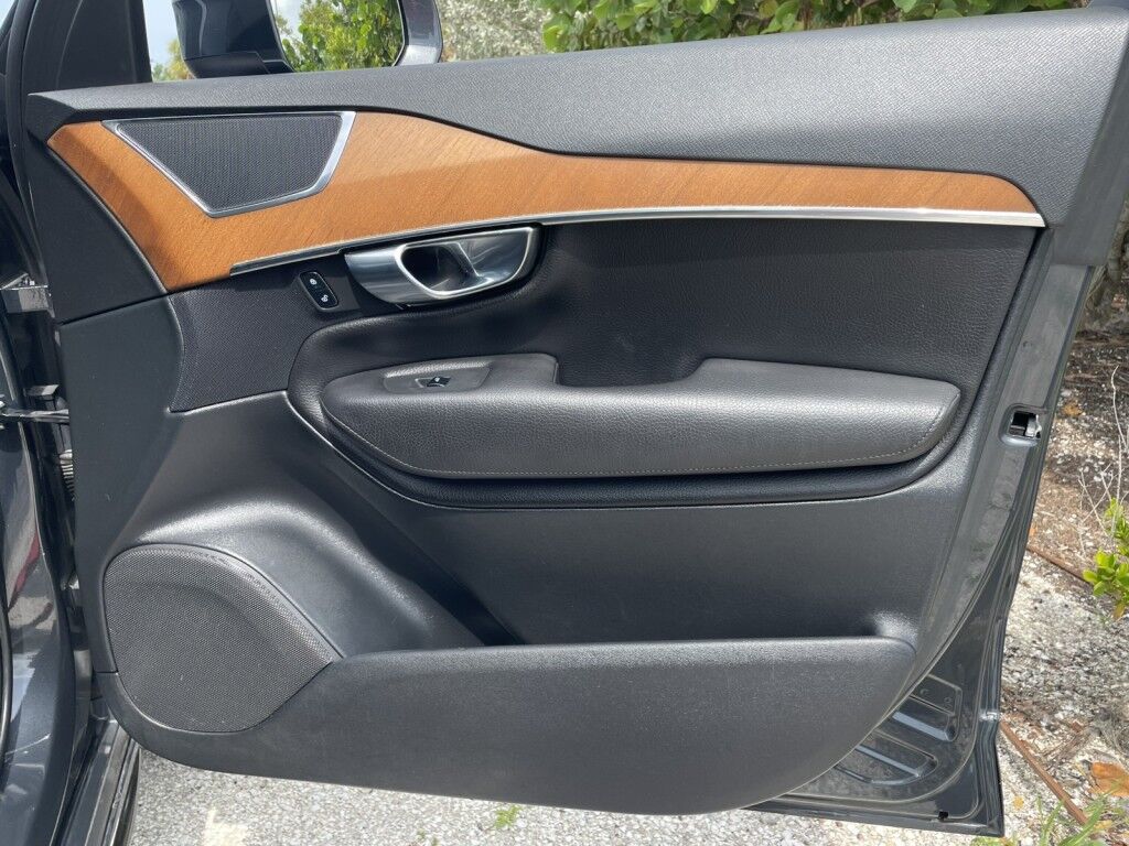 2021 Volvo XC90 Momentum Sarasota FL