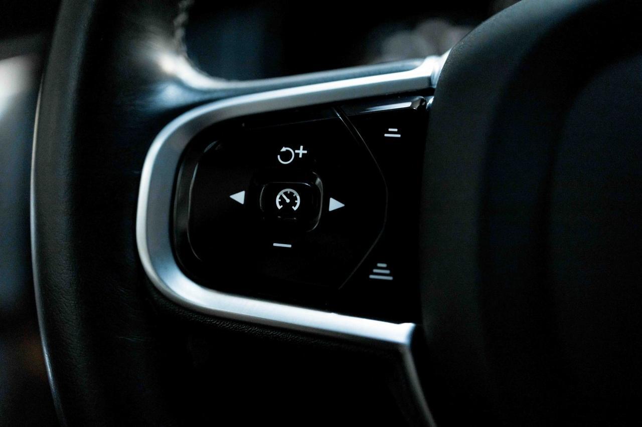 2021 Volvo XC90 R-Design photo 55