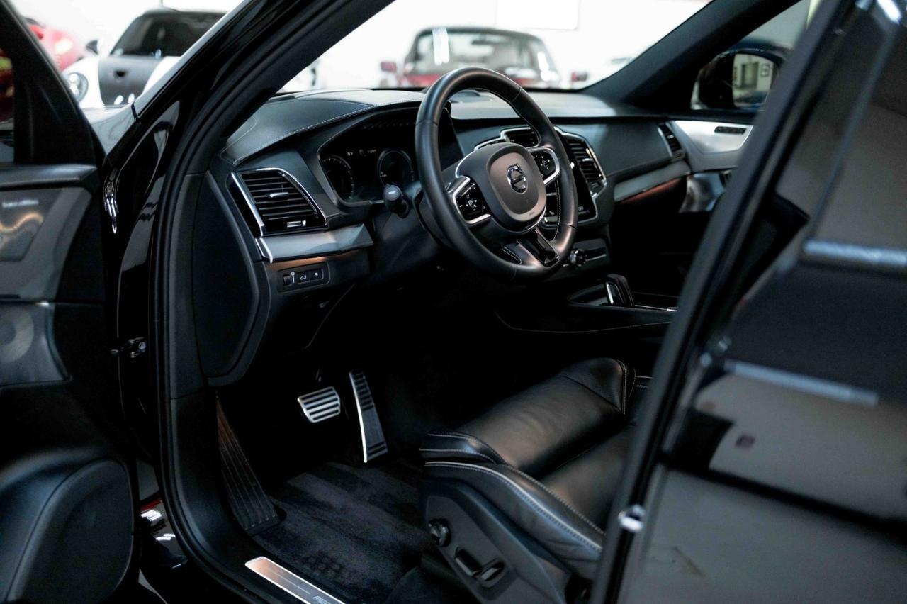 2021 Volvo XC90 R-Design photo 2