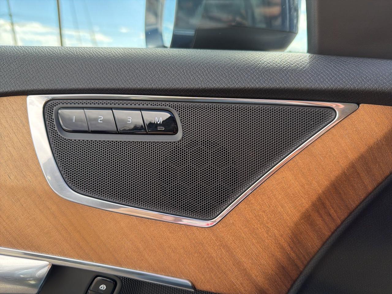 2021 Volvo XC90 Recharge Plug-In Hybrid T8 Inscription Expression 7 Passenger Bend OR