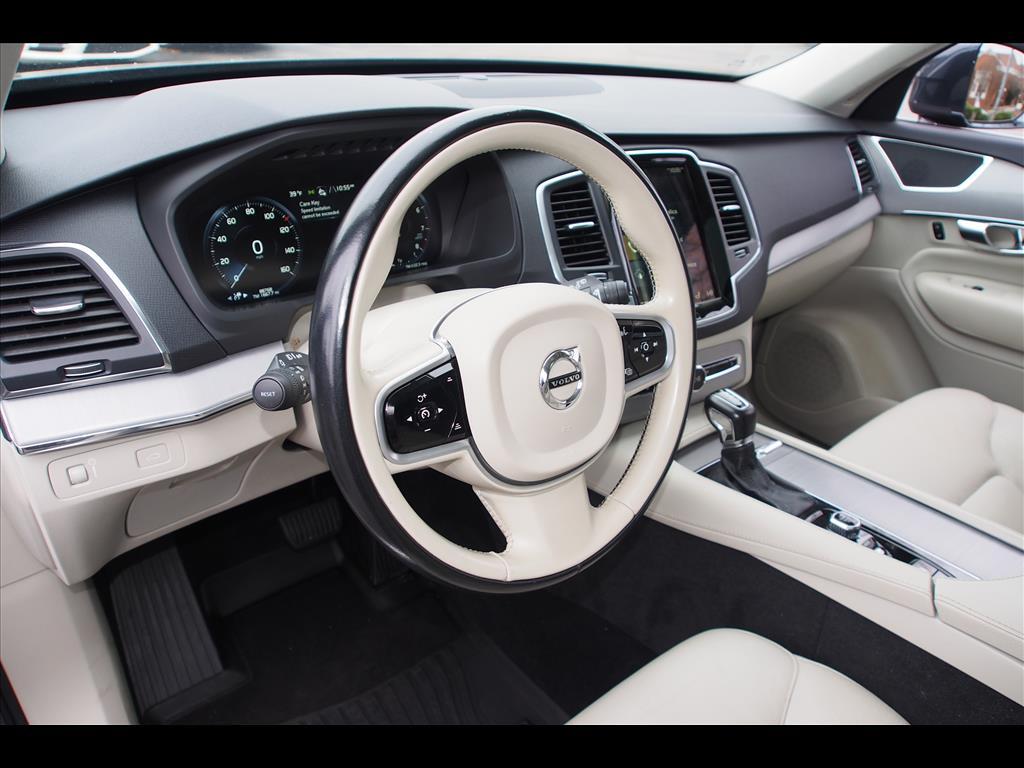 2021 Volvo XC90 T5 Momentum