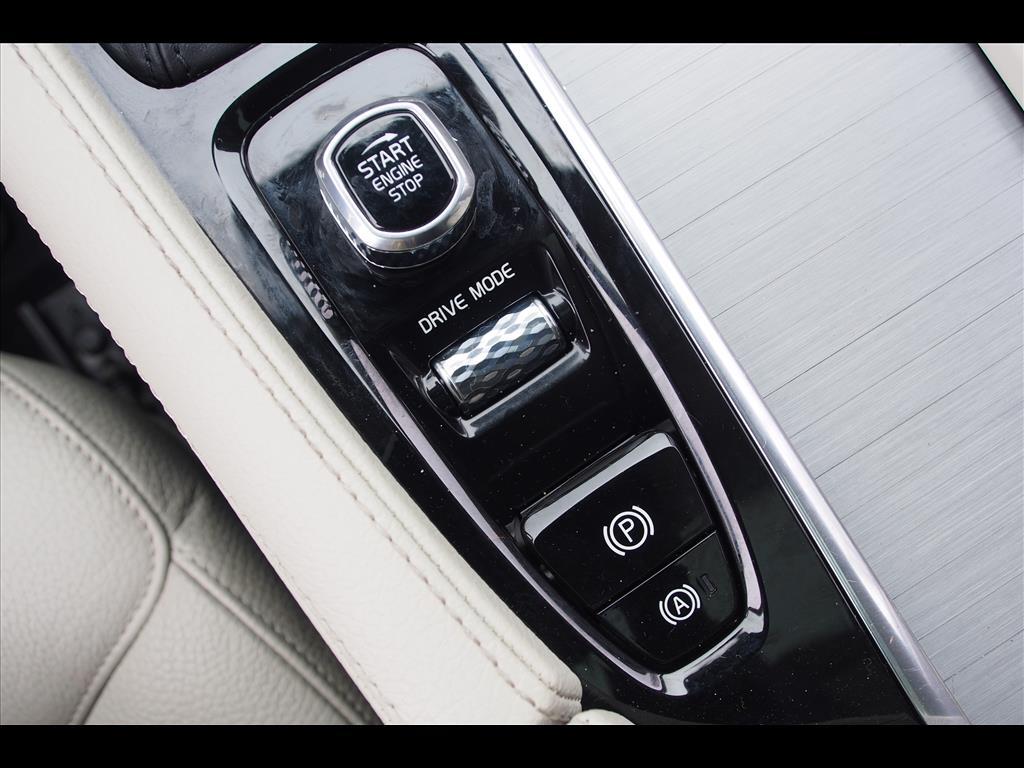 2021 Volvo XC90 T5 Momentum