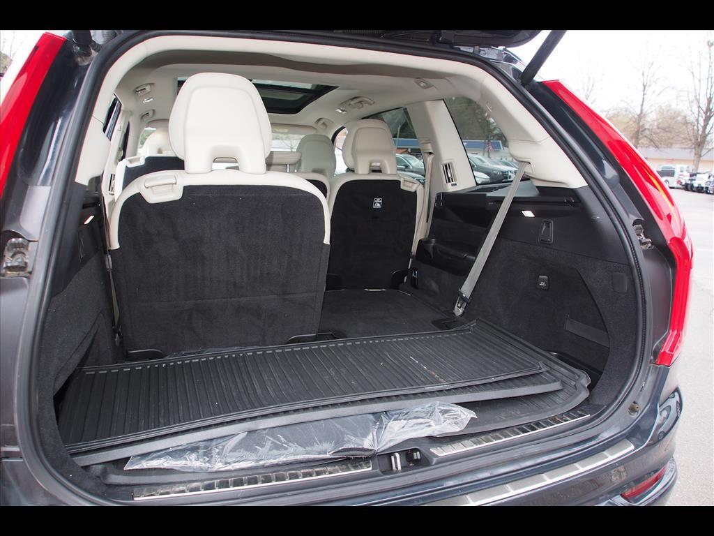 2021 Volvo XC90 T5 Momentum