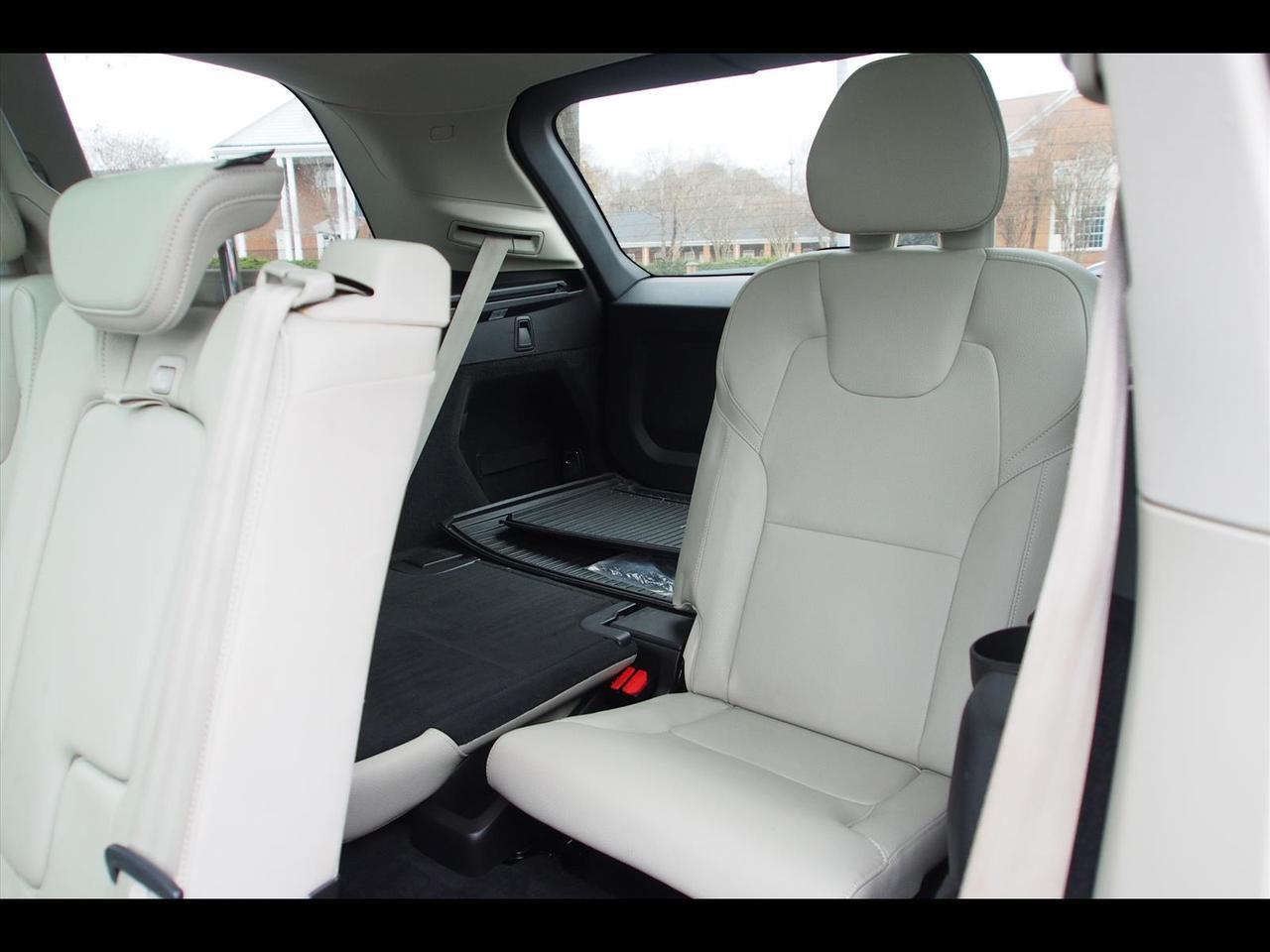 2021 Volvo XC90 T5 Momentum