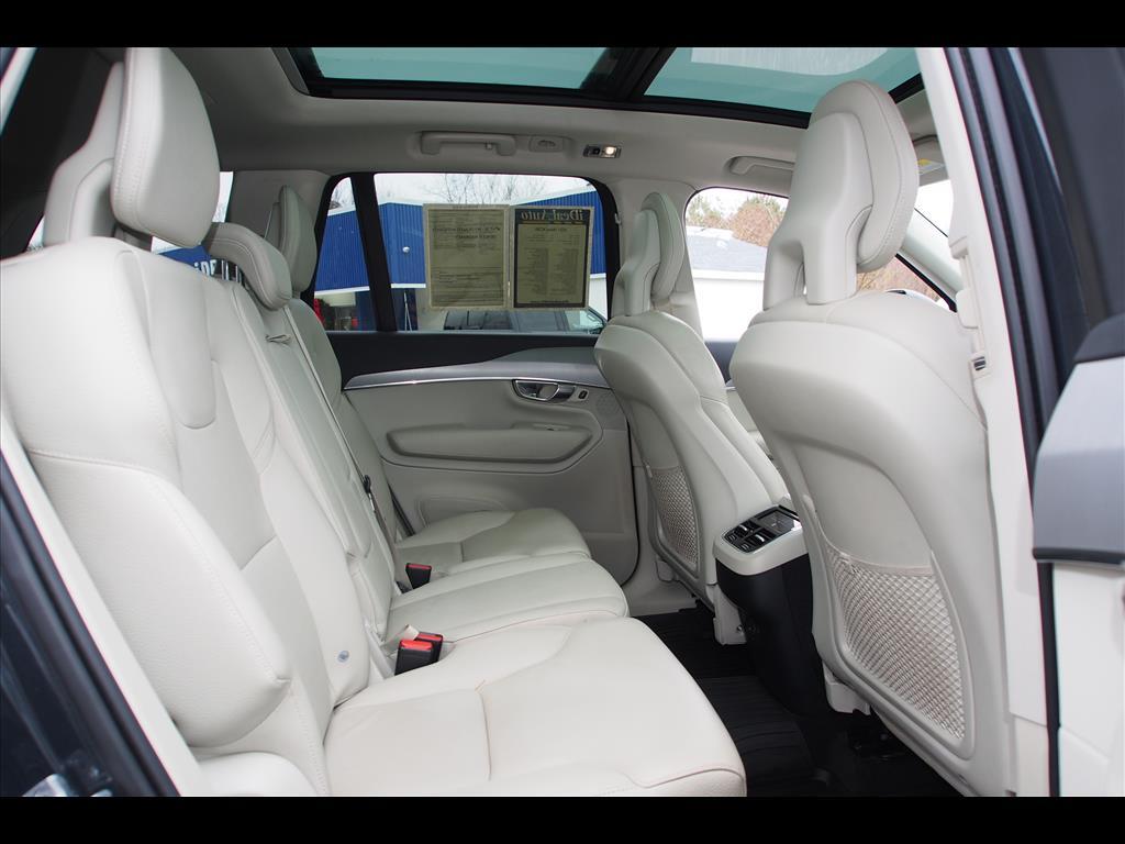 2021 Volvo XC90 T5 Momentum