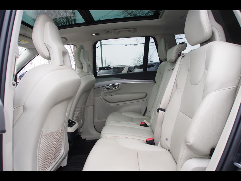 2021 Volvo XC90 T5 Momentum