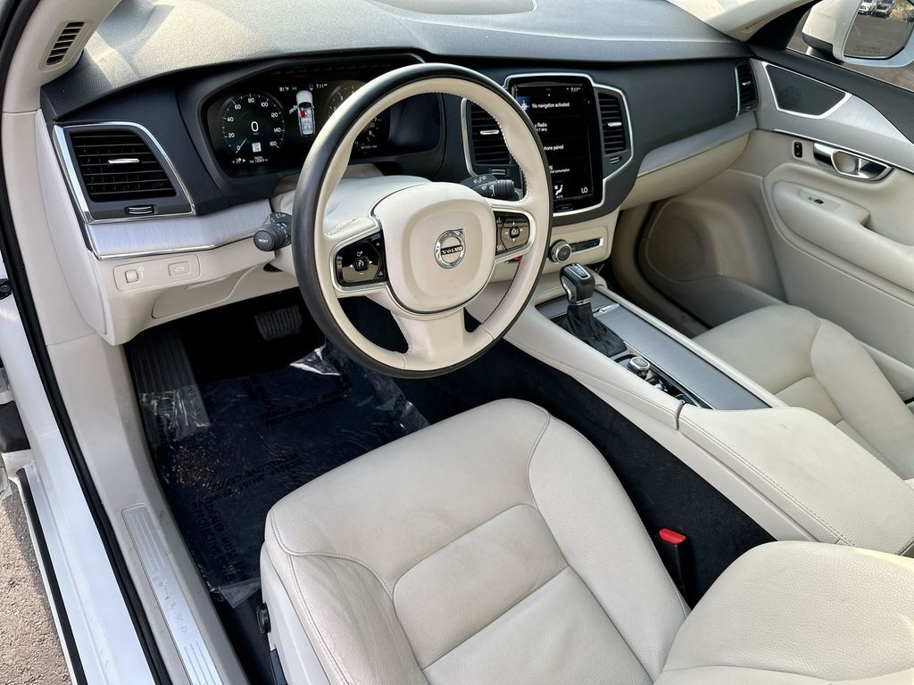 2021 Volvo XC90 T5 Momentum