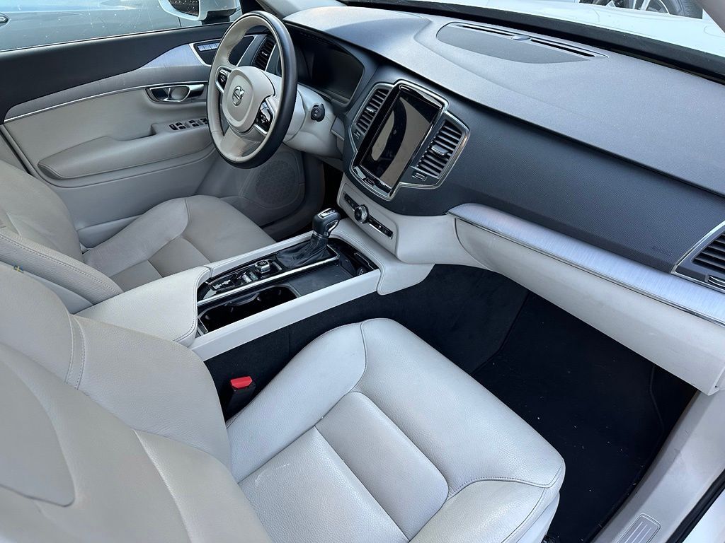 2021 Volvo XC90 T5 Momentum Tucson AZ