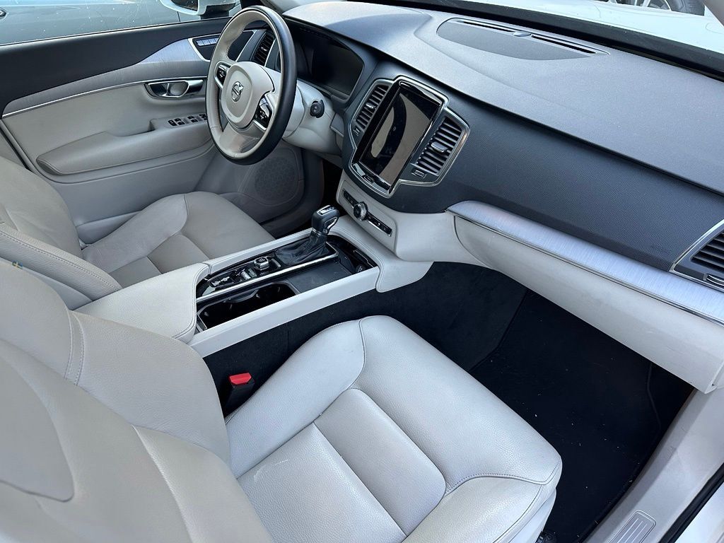 2021 Volvo XC90 T5 Momentum Tucson AZ