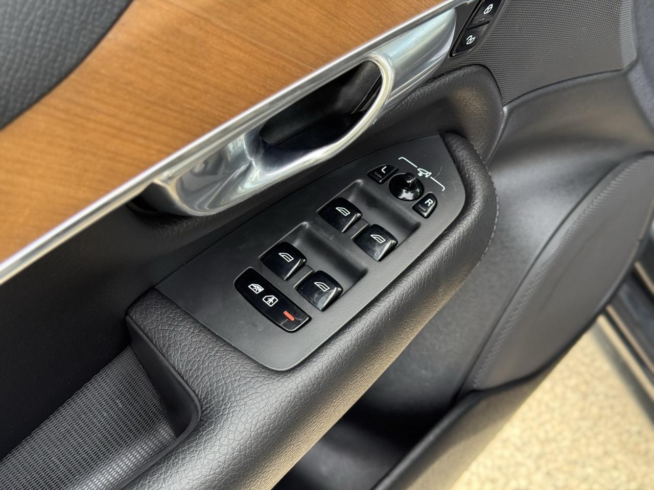 2021 Volvo XC90 T6 Momentum Crestwood KY