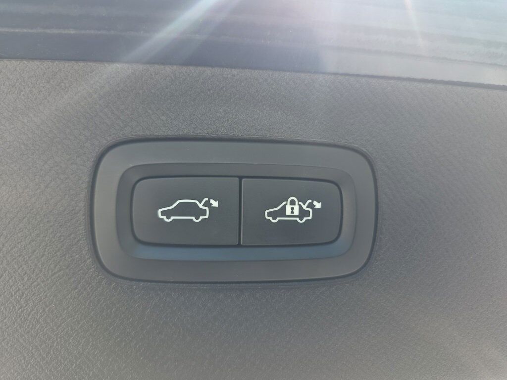 2021 Volvo XC90 T6 Momentum Hunt Valley MD