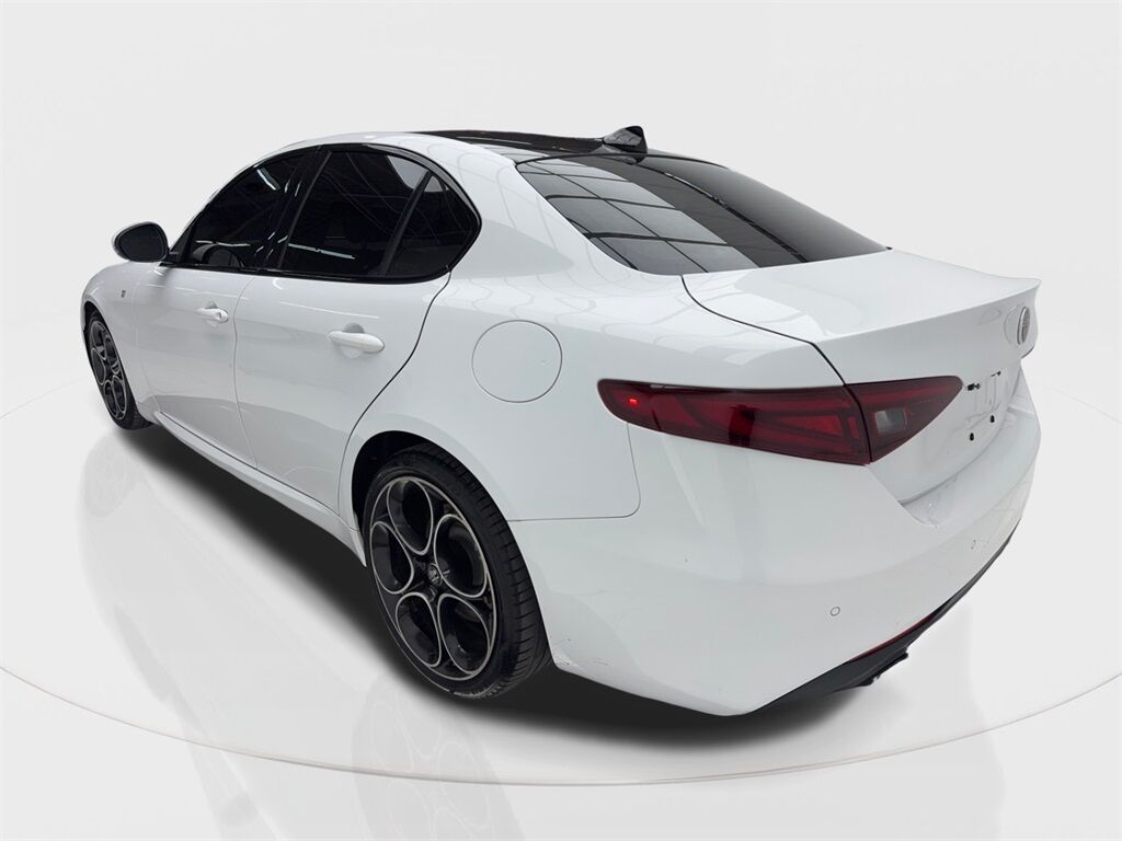 2022 Alfa Romeo Giulia Ti NAV,CAM,PANO,HTD STS,BLIND SPOT,19&quot; WLS Plano TX