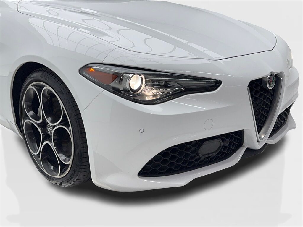 2022 Alfa Romeo Giulia Ti NAV,CAM,PANO,HTD STS,BLIND SPOT,19&quot; WLS Plano TX