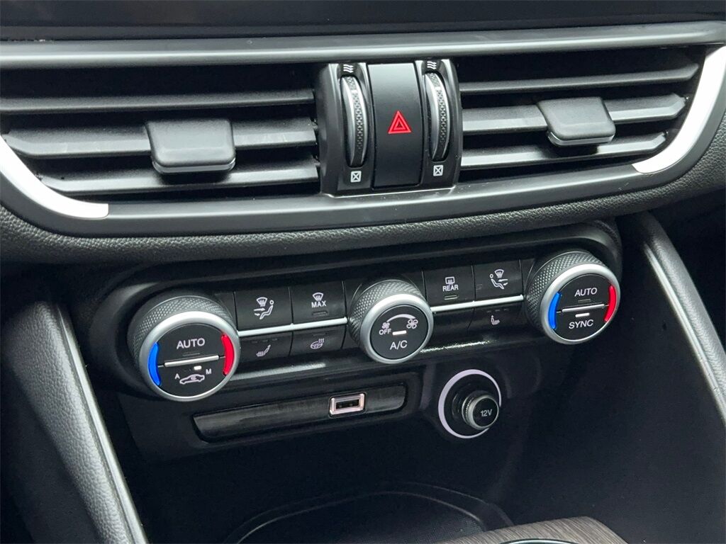 2022 Alfa Romeo Giulia Ti NAV,CAM,PANO,HTD STS,BLIND SPOT,19&quot; WLS Plano TX