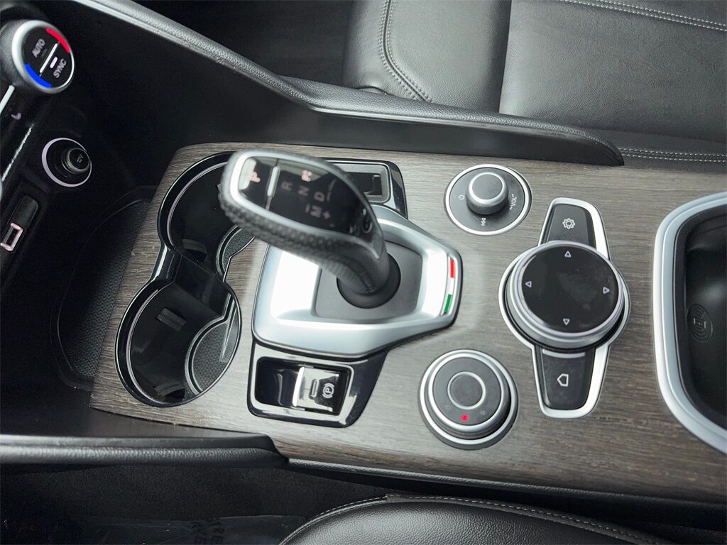 2022 Alfa Romeo Giulia Ti NAV,CAM,PANO,HTD STS,BLIND SPOT,19&quot; WLS Plano TX