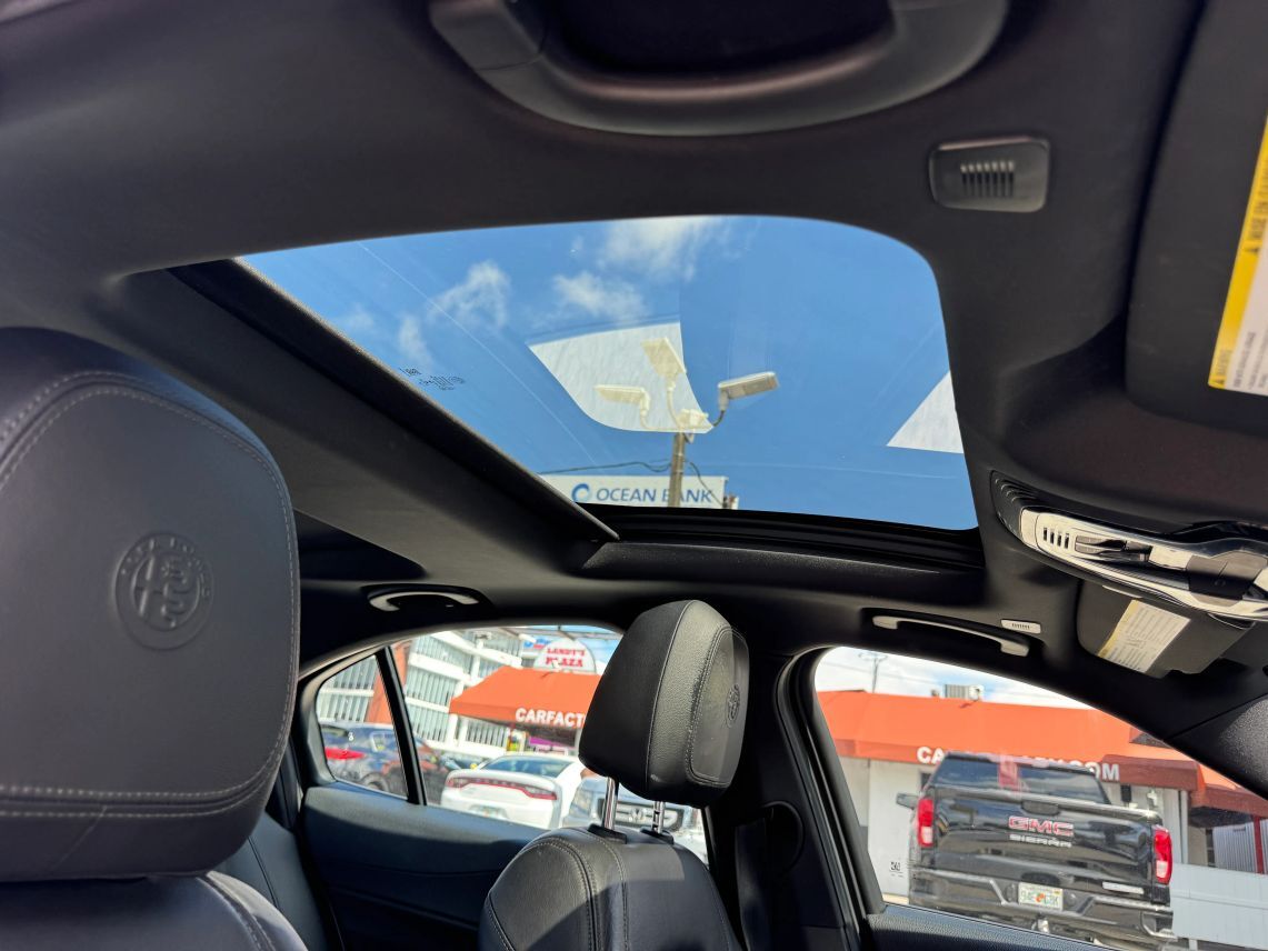 2022 Alfa Romeo Giulia Ti Veloce Sedan 4D