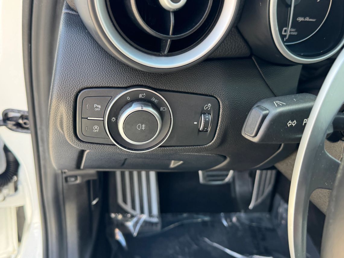 2022 Alfa Romeo Giulia Ti Veloce Sedan 4D