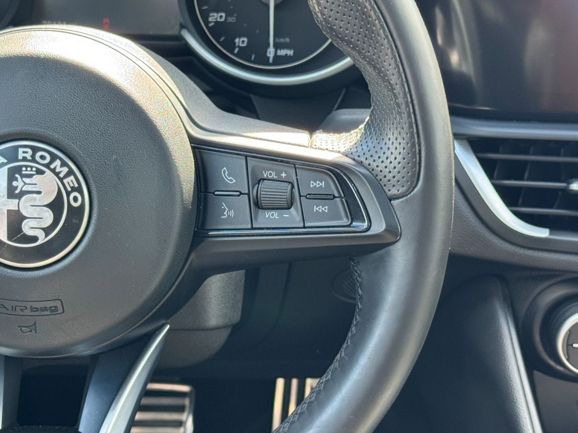 2022 Alfa Romeo Giulia Ti Veloce Sedan 4D