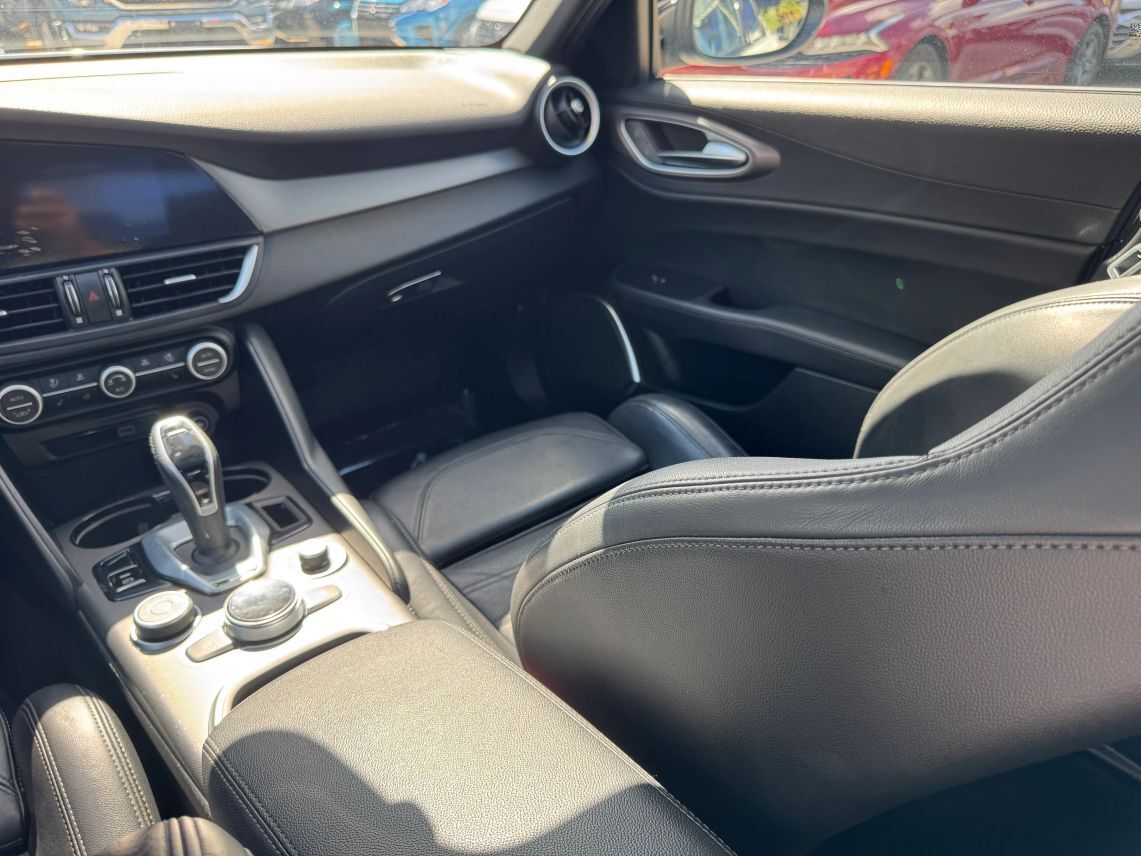 2022 Alfa Romeo Giulia Ti Veloce Sedan 4D