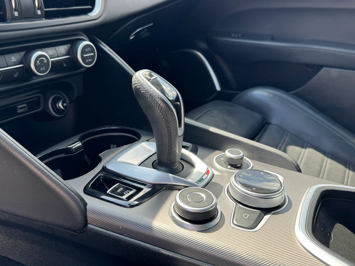 2022 Alfa Romeo Giulia Ti Veloce Sedan 4D