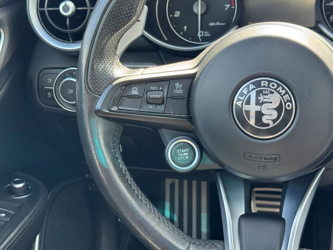 2022 Alfa Romeo Giulia Ti Veloce Sedan 4D