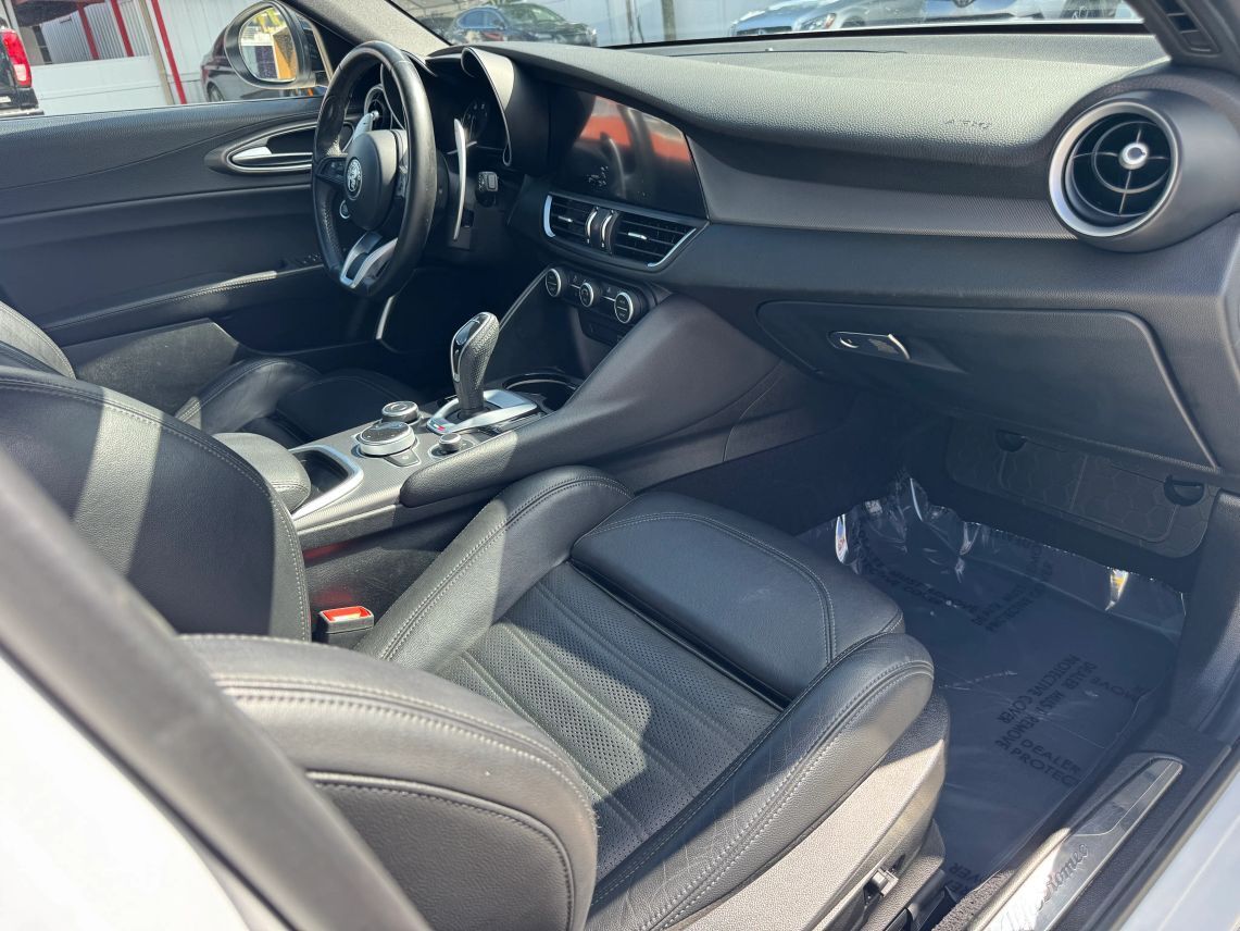 2022 Alfa Romeo Giulia Ti Veloce Sedan 4D