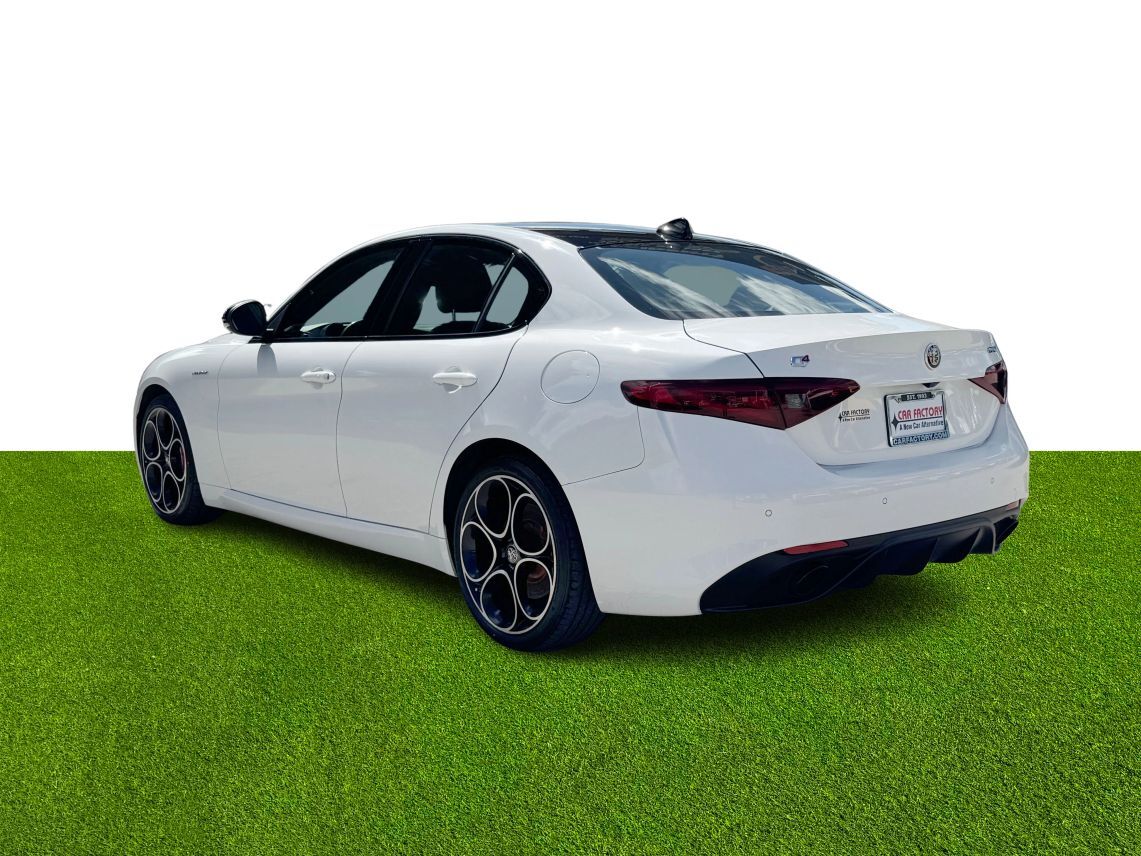 2022 Alfa Romeo Giulia Ti Veloce Sedan 4D