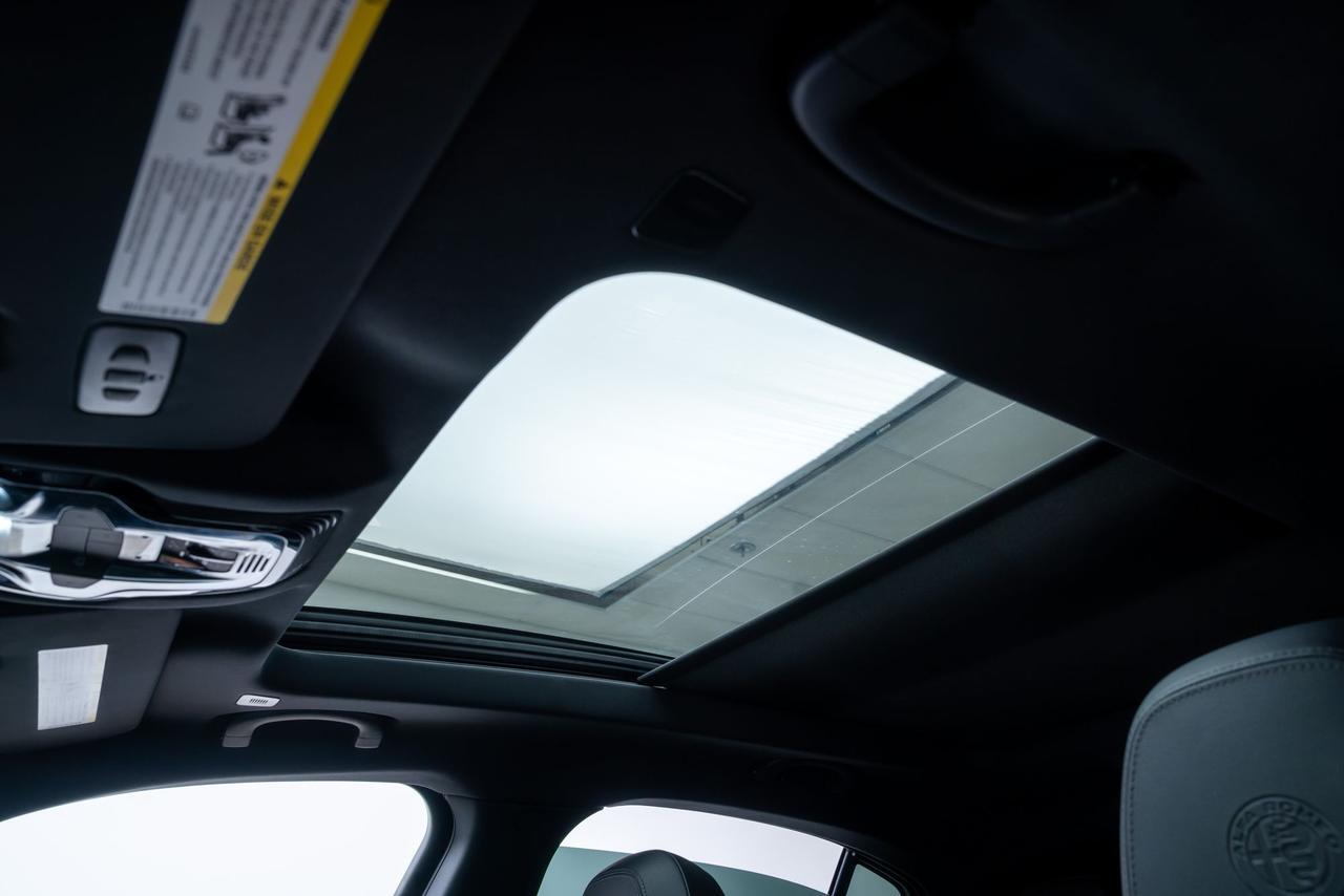 2022 Alfa Romeo Stelvio Quadrifoglio Intelligent Speed Assist Panoramic Roof Portland OR