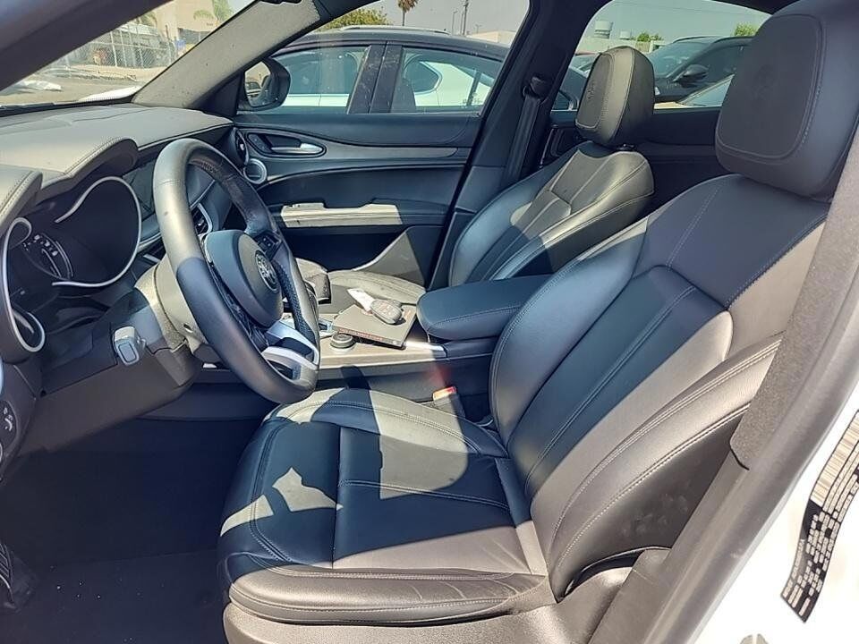 2022 Alfa Romeo Stelvio Ti photo 18
