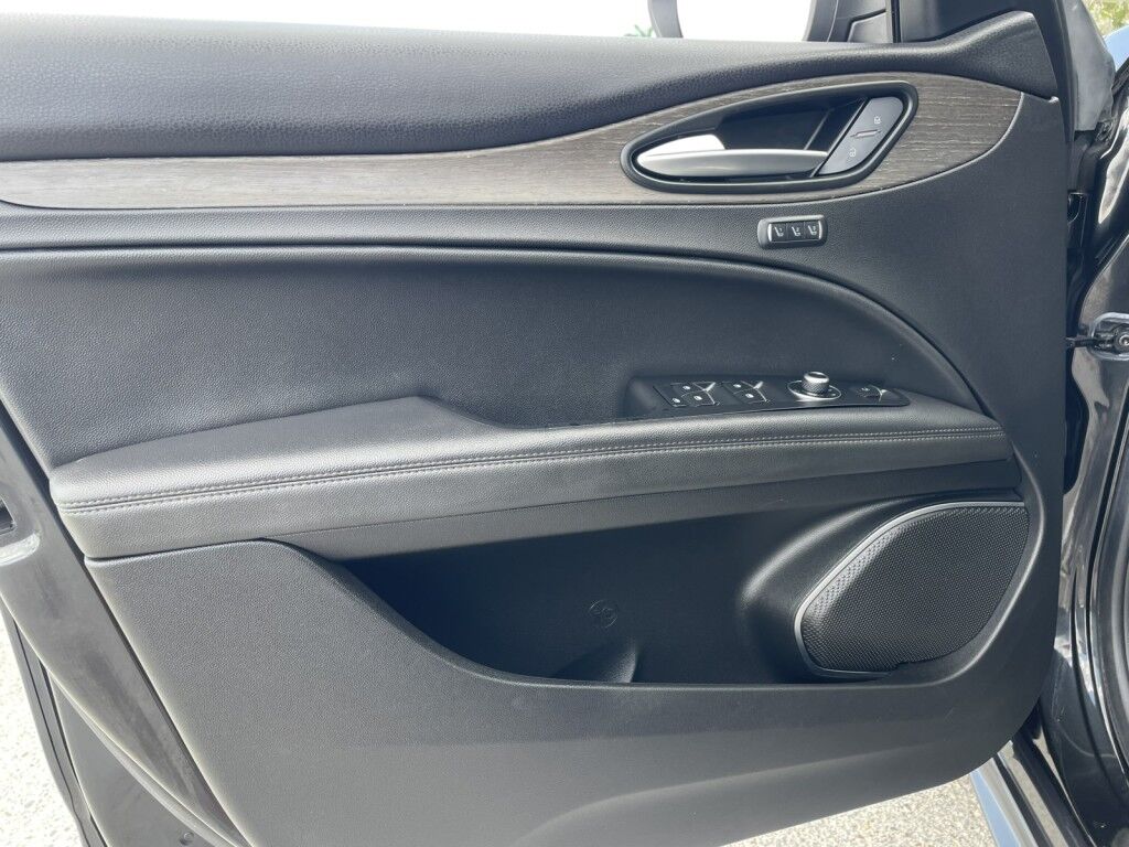 2022 Alfa Romeo Stelvio Ti~1 OWNER~CLEAN CARFAX~NAVIGATION~PANORAMIC SUNROOF~RAIN SENSING WIPERS~ONLINE FINANCE AND SHIPPING AVAILABLE!!!! Sarasota FL