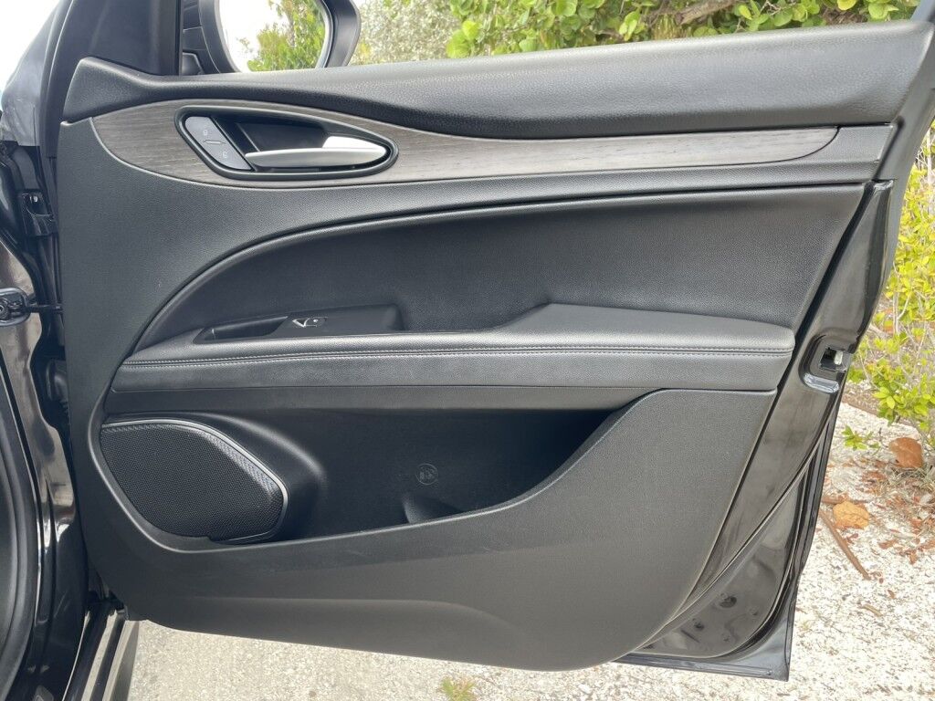 2022 Alfa Romeo Stelvio Ti~1 OWNER~CLEAN CARFAX~NAVIGATION~PANORAMIC SUNROOF~RAIN SENSING WIPERS~ONLINE FINANCE AND SHIPPING AVAILABLE!!!! Sarasota FL
