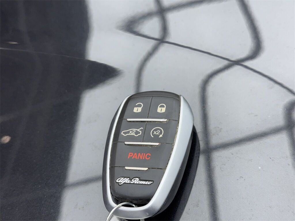 2022 Alfa Romeo Stelvio Veloce NAV,CAM,PANO,HTD STS,BLIND SPOT,21&quot; WLS Plano TX