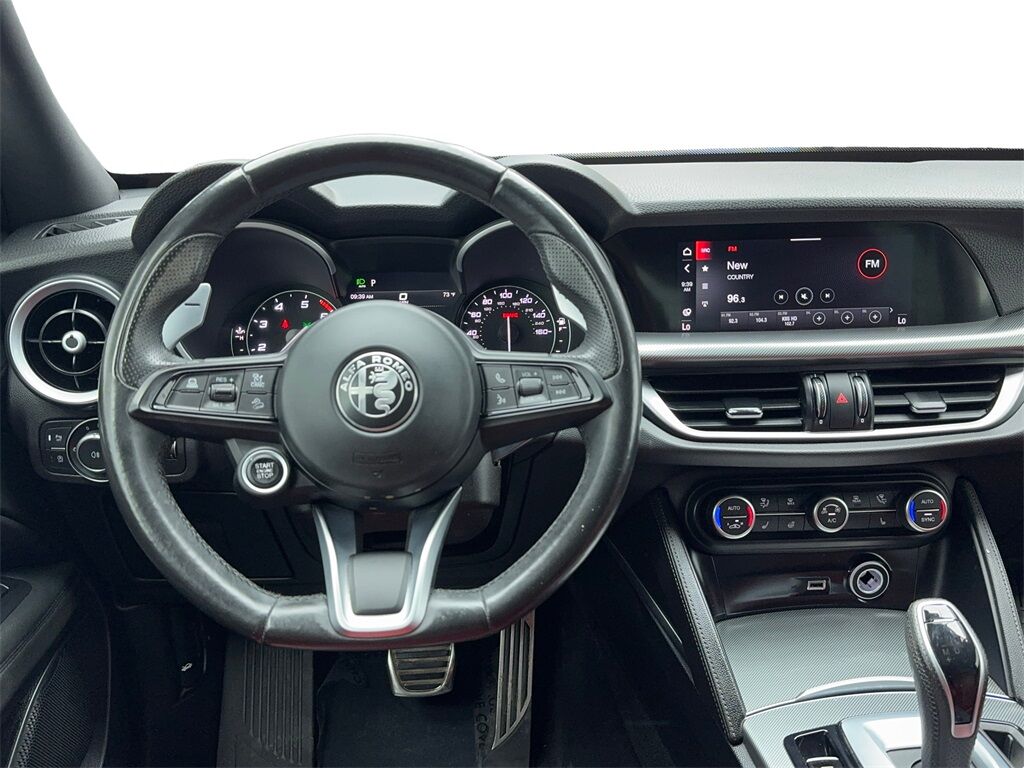 2022 Alfa Romeo Stelvio Veloce NAV,CAM,PANO,HTD STS,BLIND SPOT,21&quot; WLS Plano TX