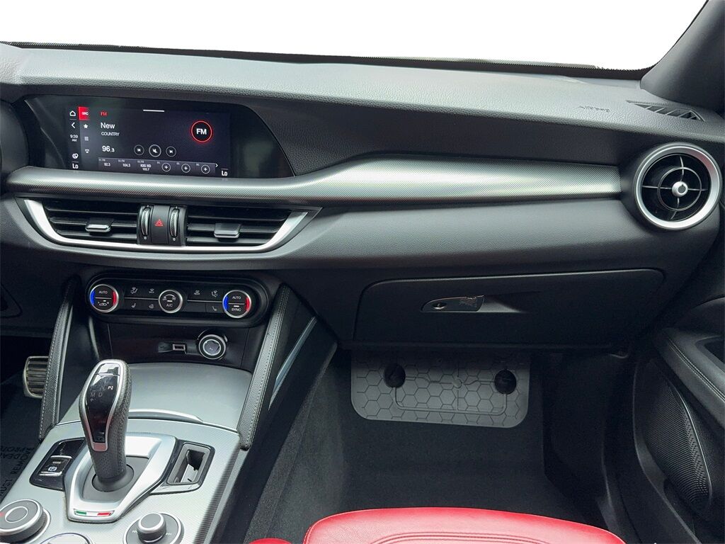 2022 Alfa Romeo Stelvio Veloce NAV,CAM,PANO,HTD STS,BLIND SPOT,21&quot; WLS Plano TX