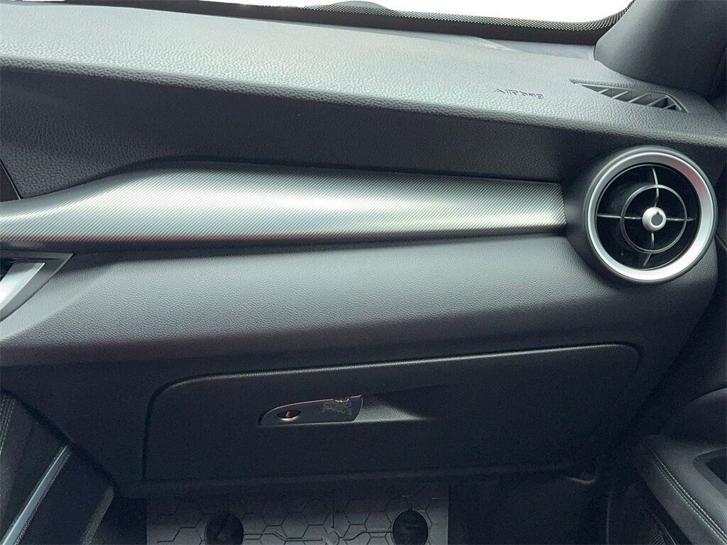 2022 Alfa Romeo Stelvio Veloce NAV,CAM,PANO,HTD STS,BLIND SPOT,21&quot; WLS Plano TX