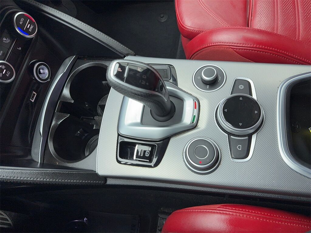 2022 Alfa Romeo Stelvio Veloce NAV,CAM,PANO,HTD STS,BLIND SPOT,21&quot; WLS Plano TX