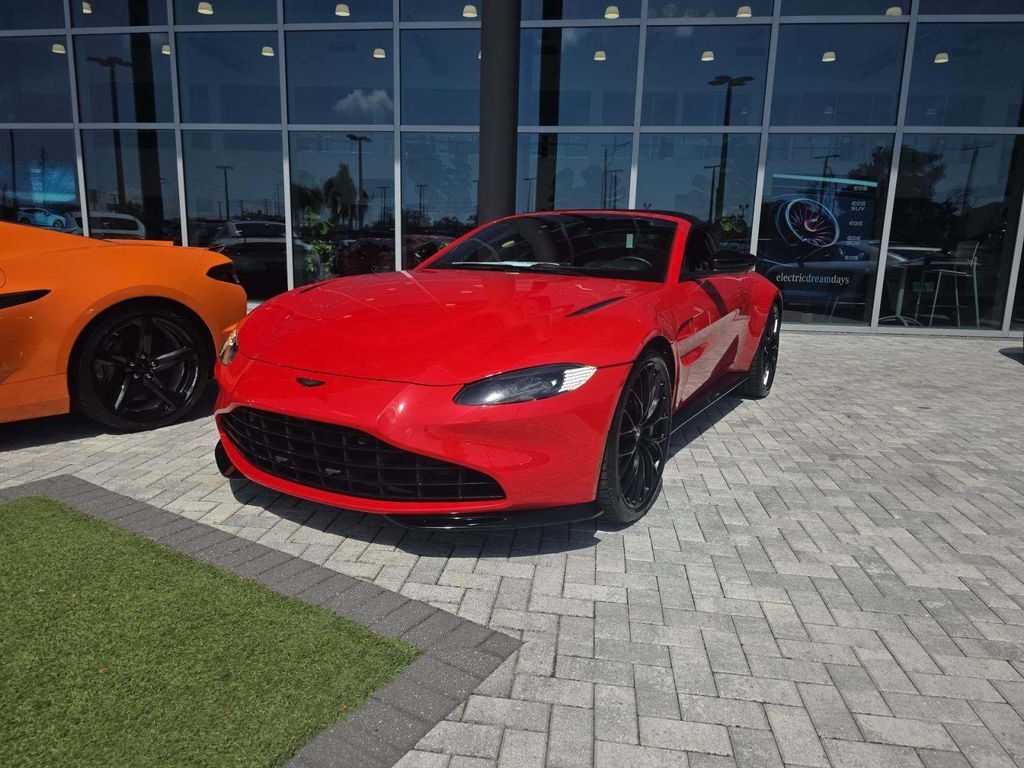 2022 Aston Martin Vantage Base