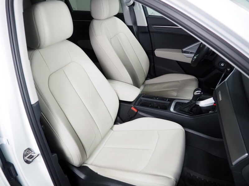 2022 Audi Q3 S line Premium 45 TFSI Quattro *PANORAMA MOONROOF, BACKUP-CAMERA, SAFETY ALERTS, COLOR TOUCHSCREEN, LEATHER, HEATED SEATS, POWER LIFTGATE, 19 INCH WHEELS, LED HEADLIGHTS, ANDROID & APPLE