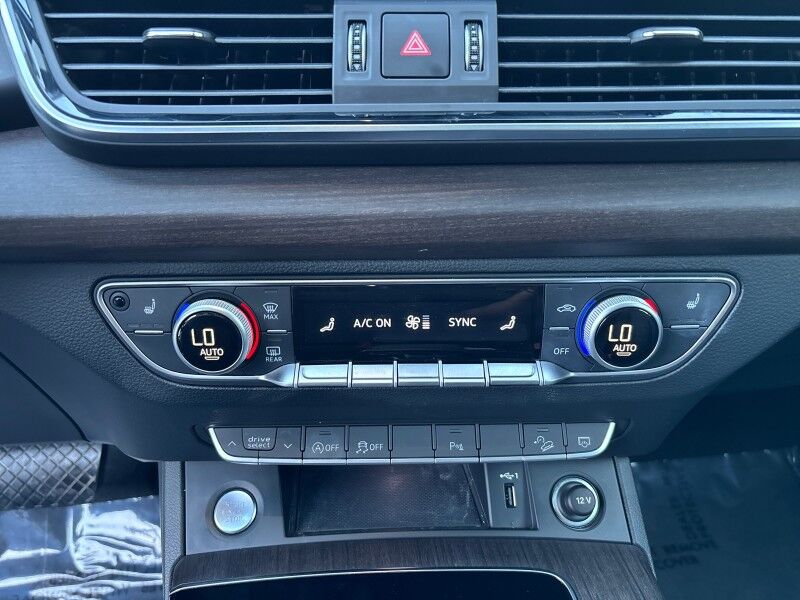 2022 Audi Q5 S line Premium AWD w/CONVENIENCE PKG. Seffner FL