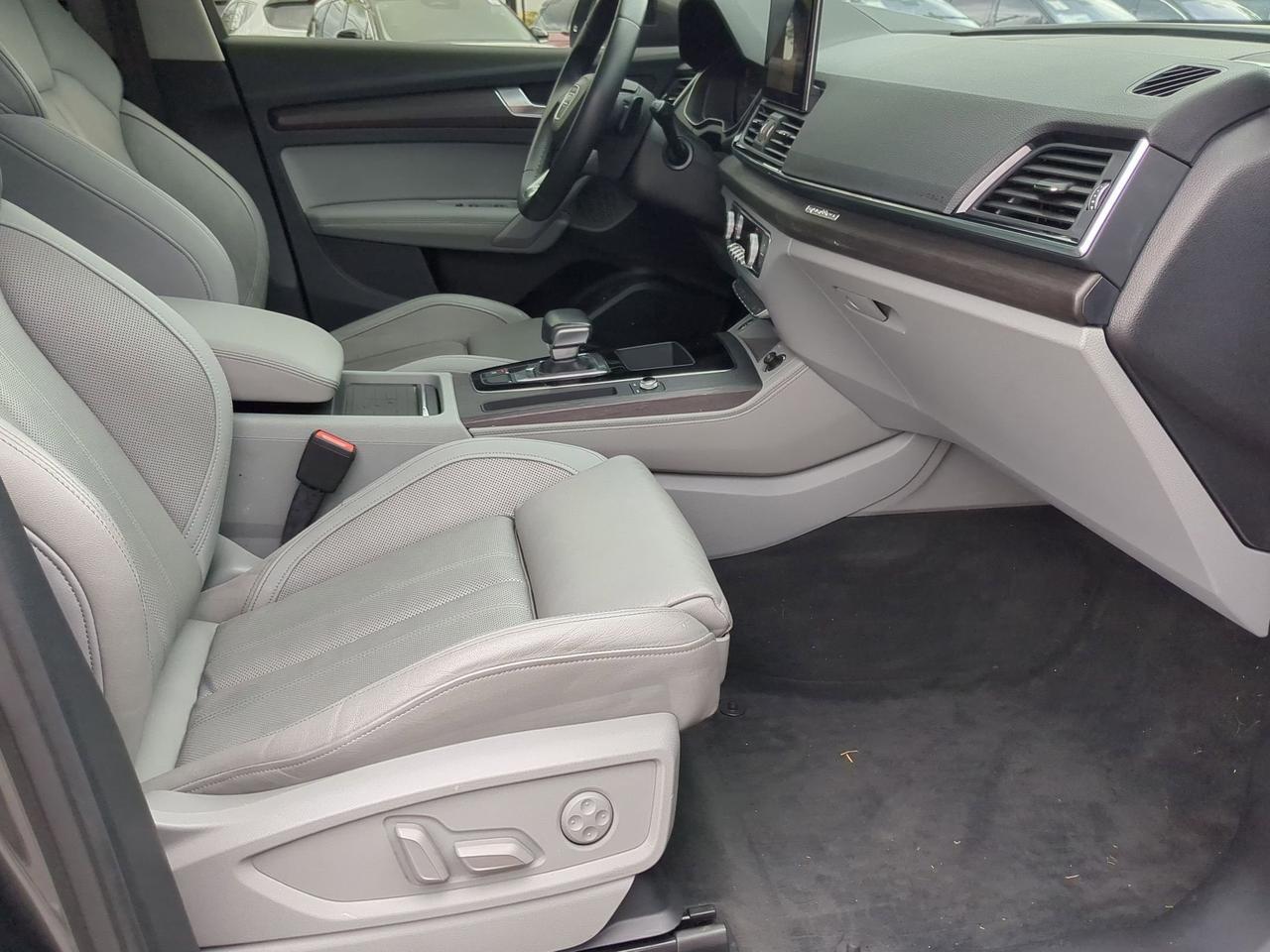 2022 Audi Q5 S line Prestige