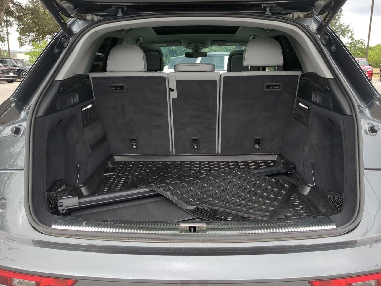 2022 Audi Q5 S line Prestige