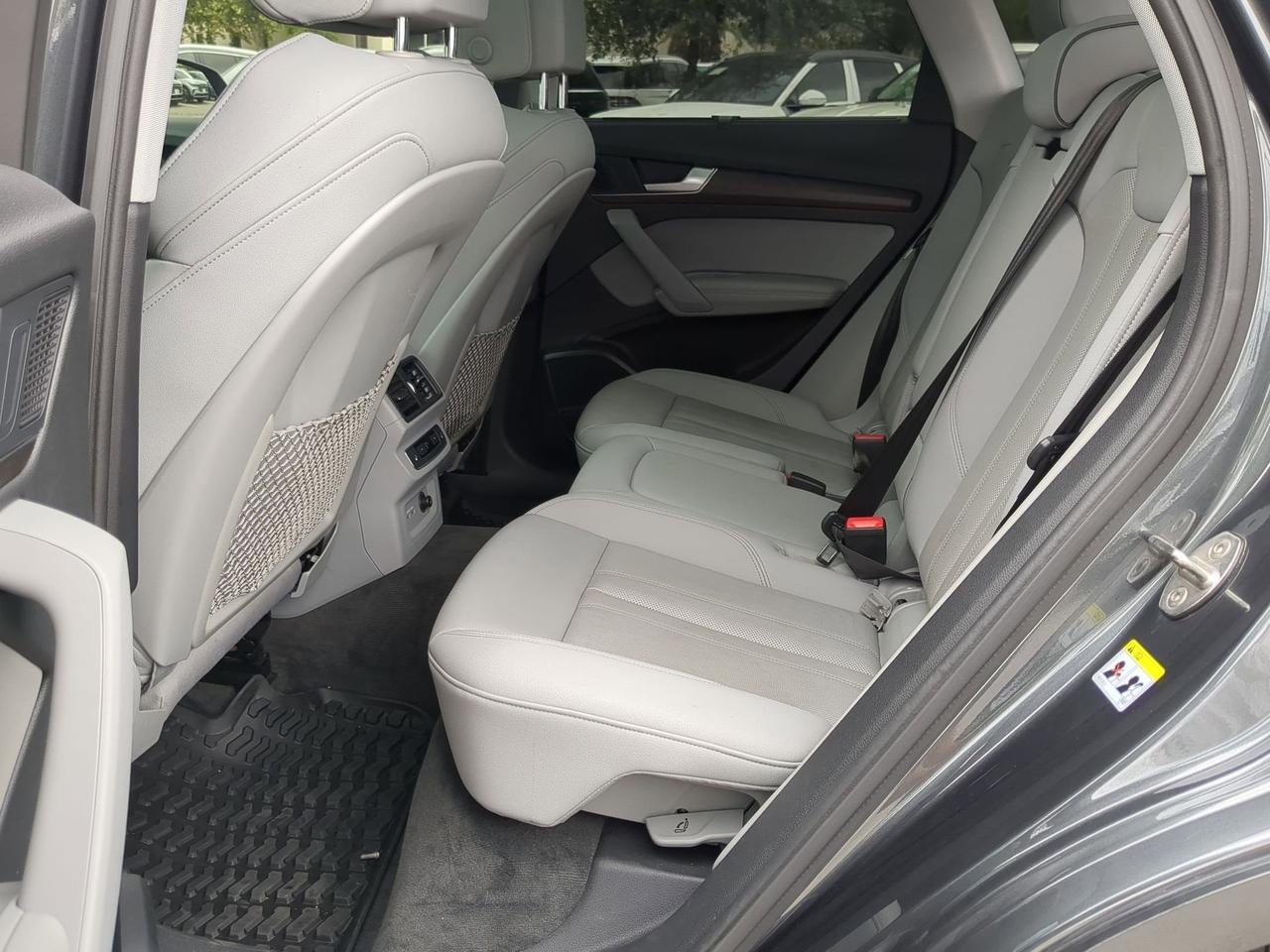 2022 Audi Q5 S line Prestige