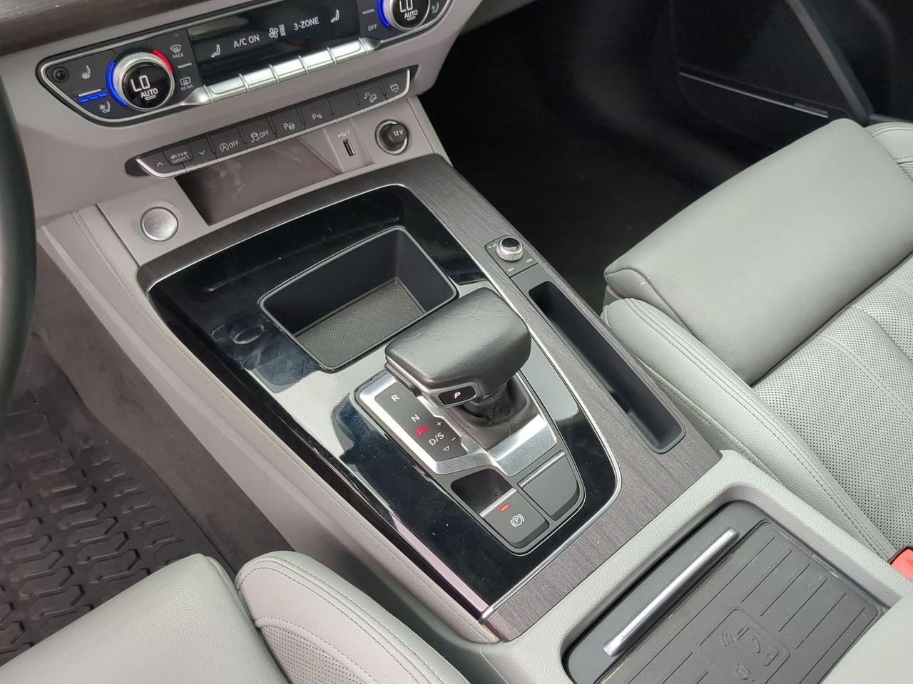 2022 Audi Q5 S line Prestige
