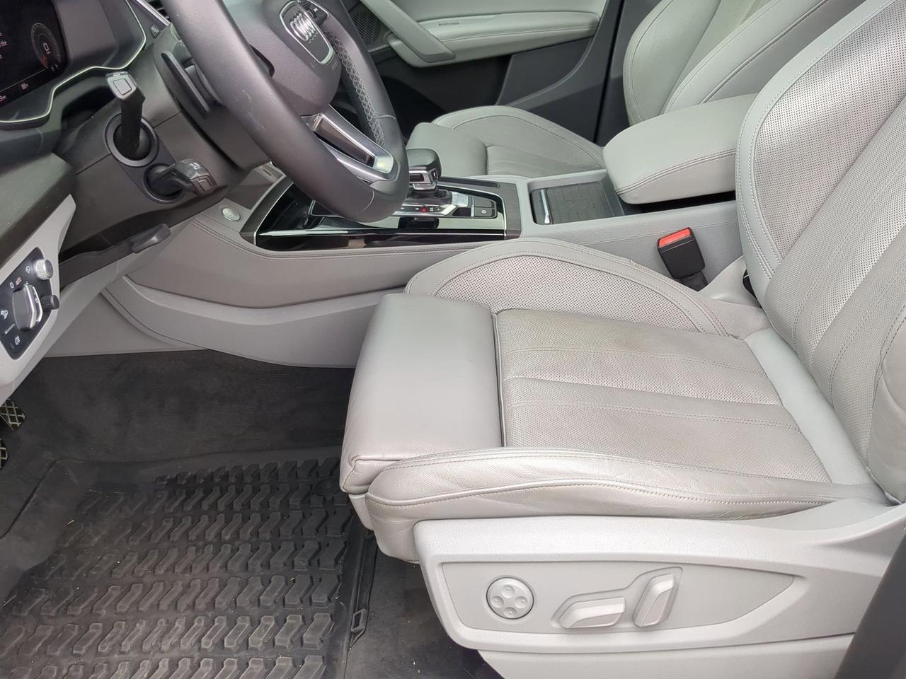 2022 Audi Q5 S line Prestige